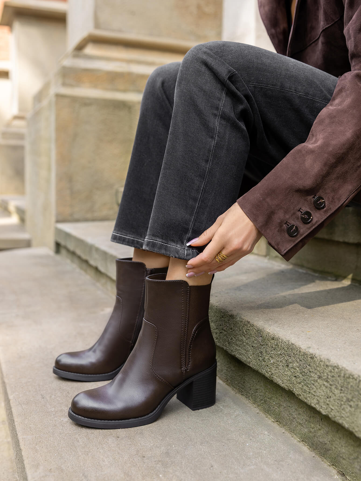 BOTTINES A TALON MOYEN