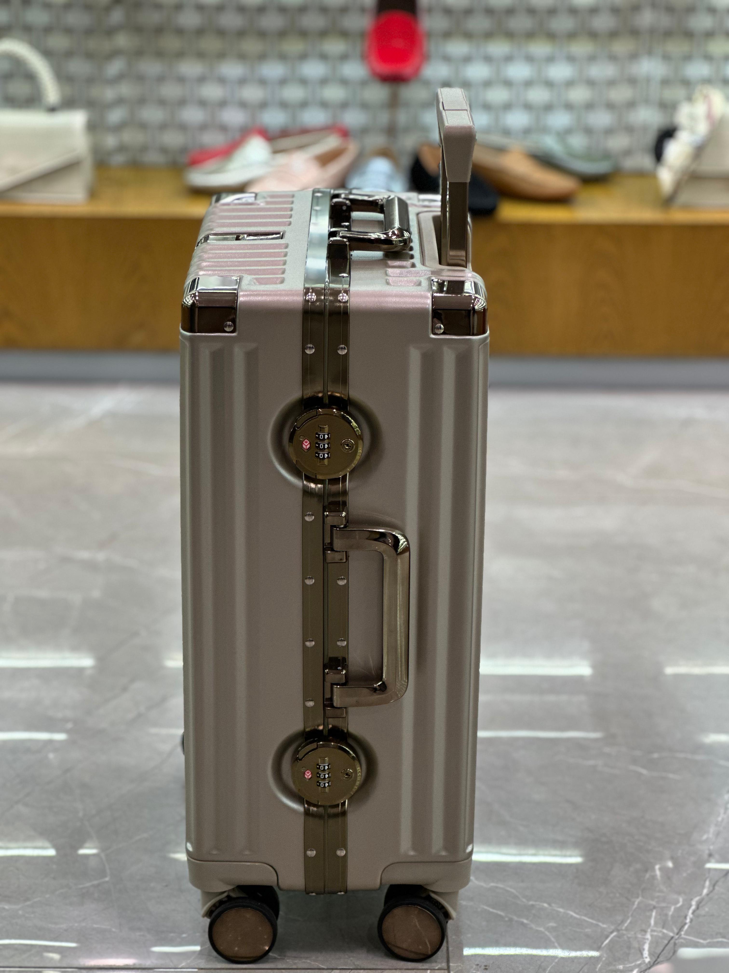 VALISE DE VOYAGE DE LUXE