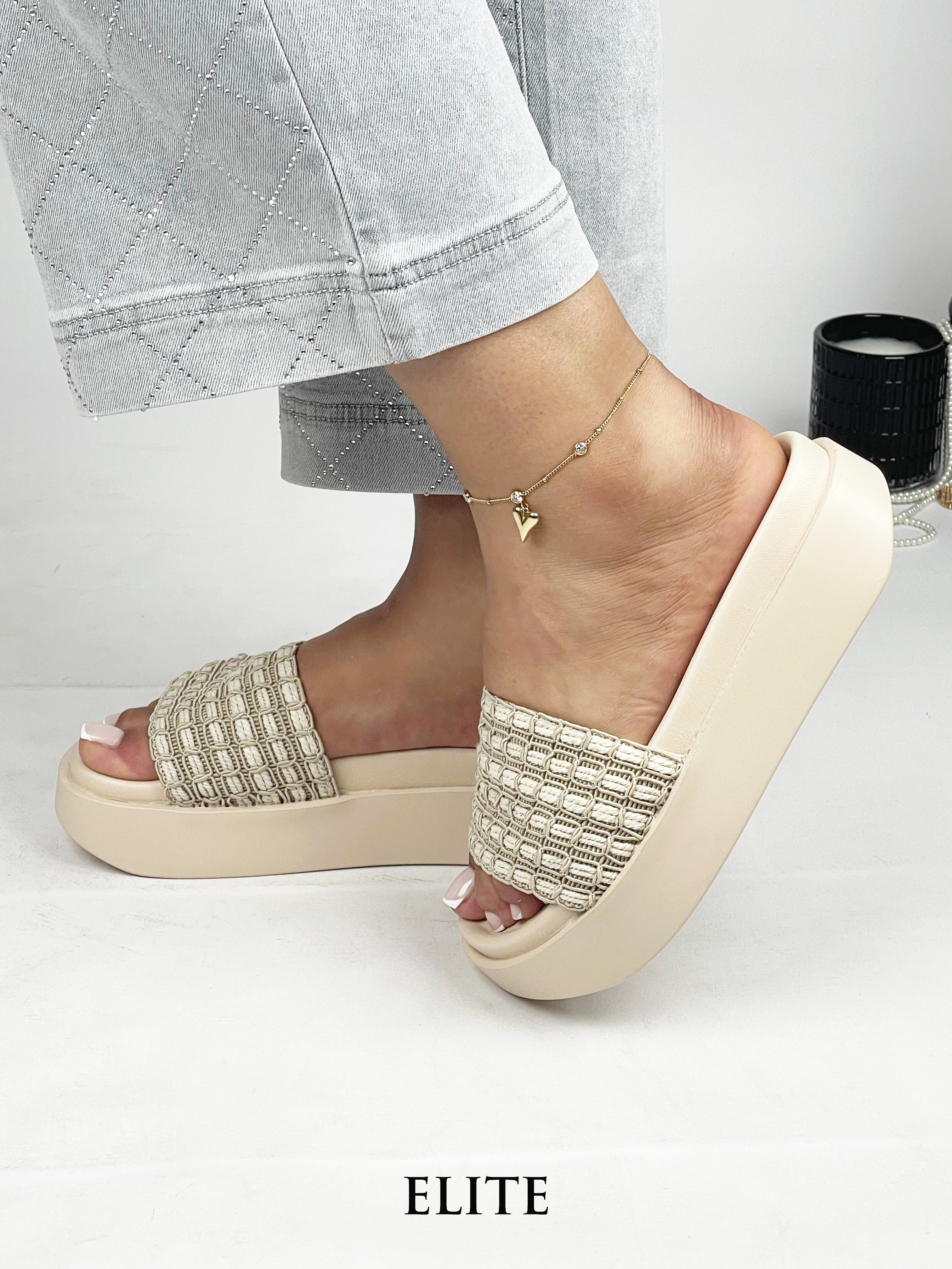 SANDALE