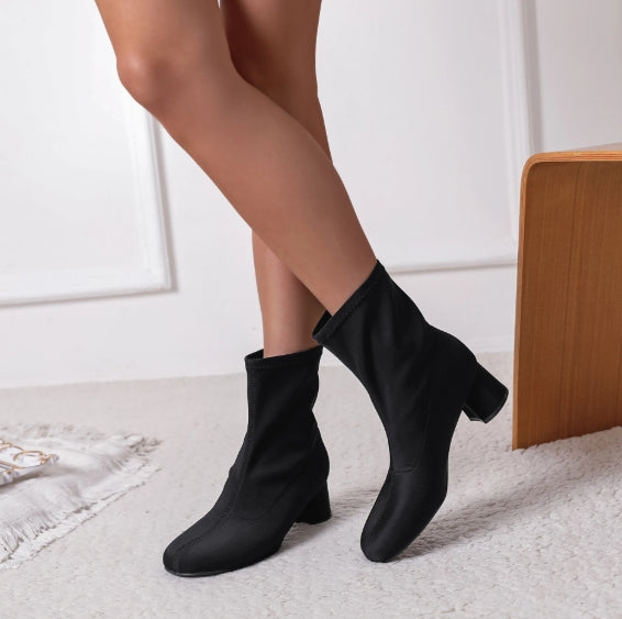 BOTTINES SATTINEE A TALON CARRE