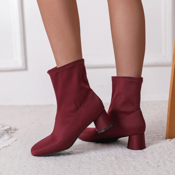 BOTTINES SATTINEE A TALON CARRE