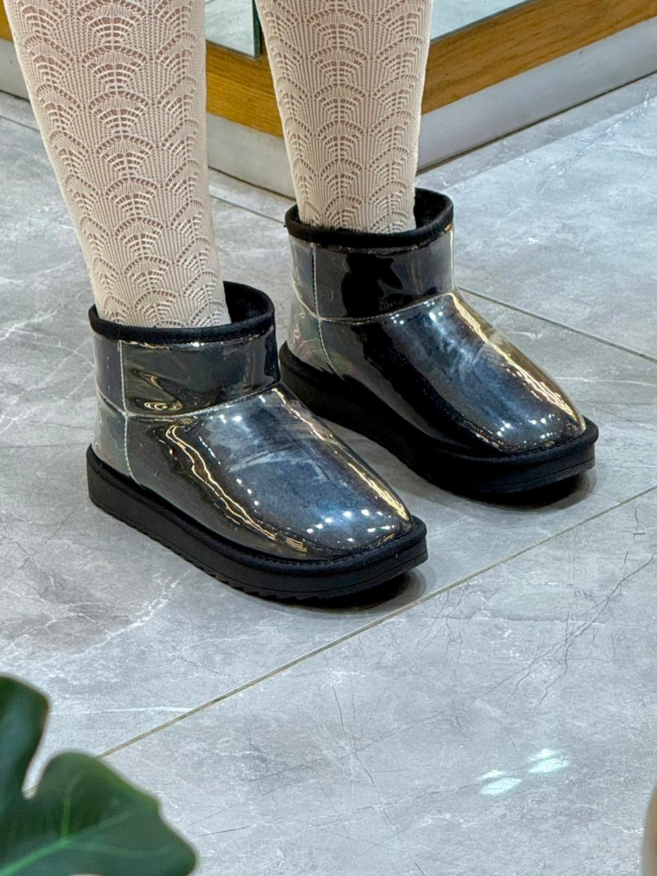 UGG
