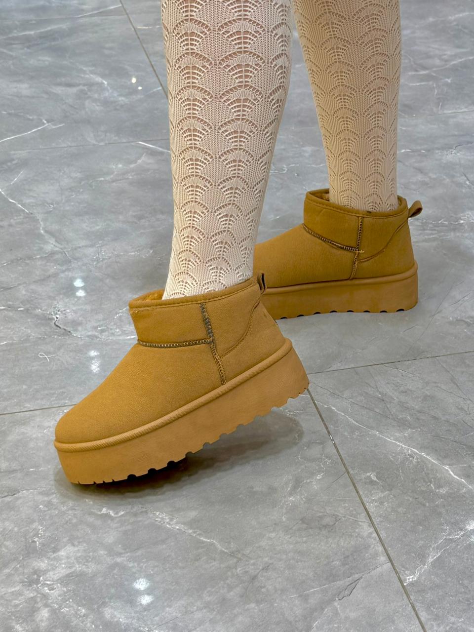 UGG